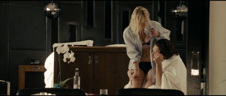 Laura Ramsey hot and sexy Saffron Burrows hot – Shrink (2009) 1080p BluRay