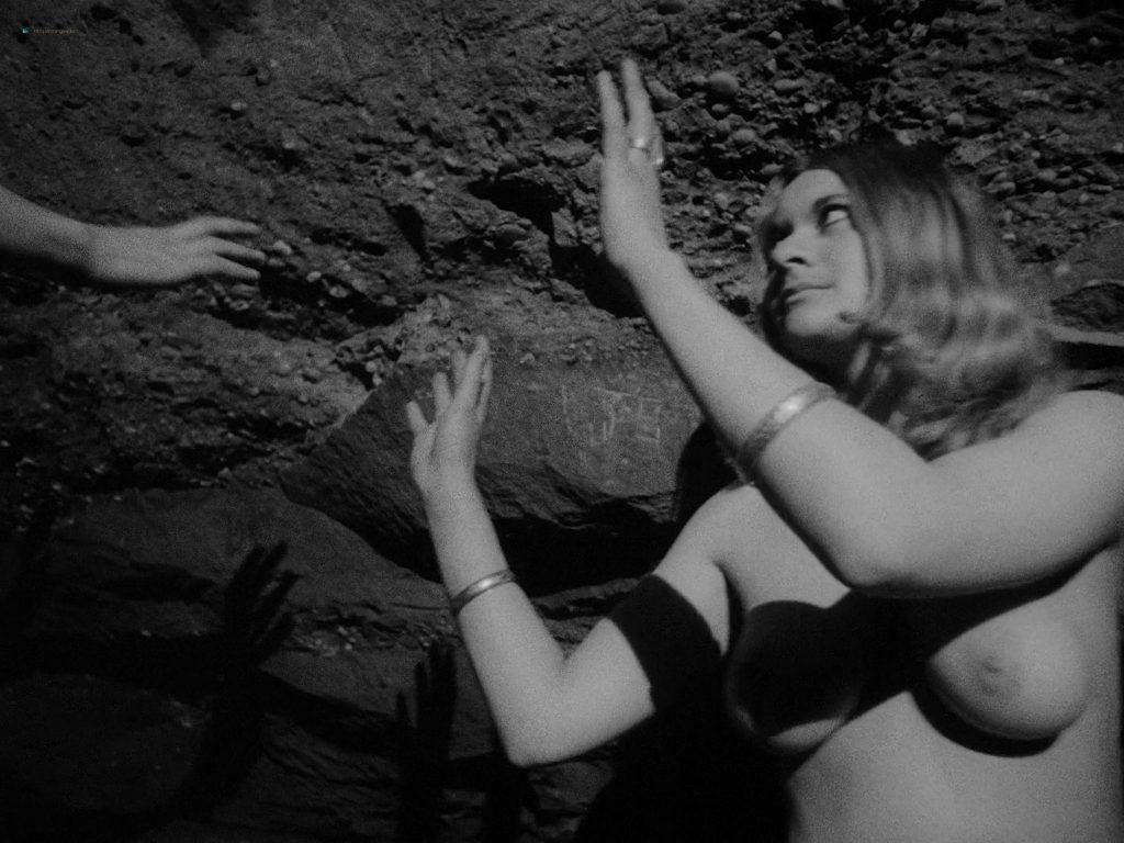Maxine Sanders nude full frontal others nude too - Legend of the Witches (1970) HD 1080p BluRay (10)