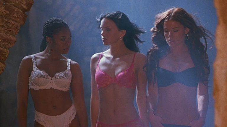 Anna Faris sexy lingerie Kathleen Robertson hot and sexy in Scary Movie 2 (2001) HD 1080p BluRay