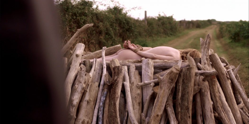 Sophie Cattani nude butt - Le Voyageur (FR-2020) s1e2 HD 1080p (6)