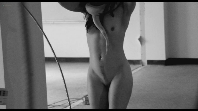Tristan Risk nude full frontal Jessie Crabbe nude lesbian sex  – Odissea della Morte (2018) HD 1080p Web