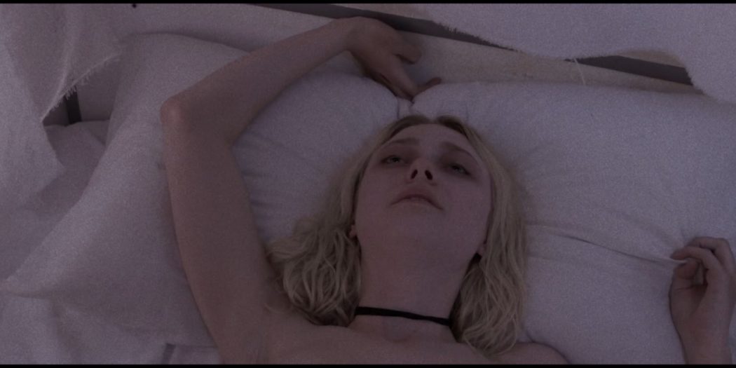 Dakota Fanning hot sex Evan Rachel Wood sexy - Viena and the Fantomes (2020) HD 1080p Web (5)