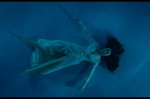 Olga Kurylenko wet see-through and sexy- Les traducteurs (FR-2019) HD 1080p BluRay (11)