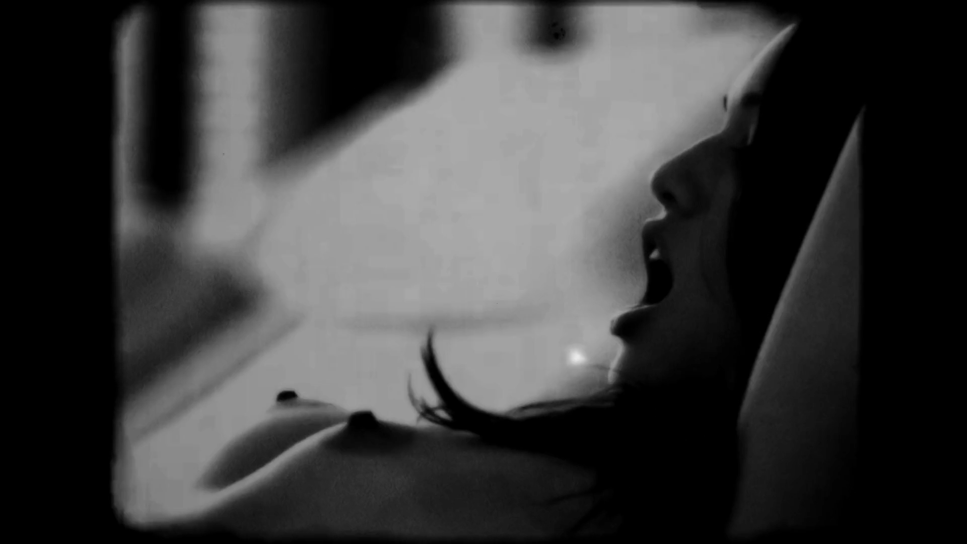 Tiffany Thompson nude explicit sex - Le Fond du temps (2016) (5)