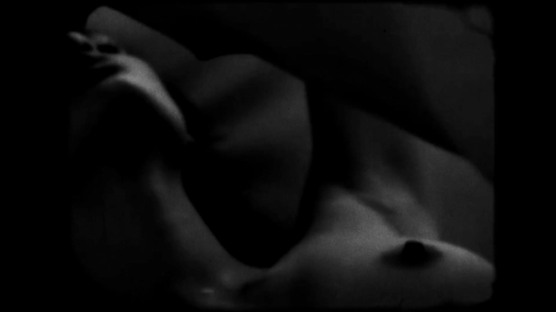 Tiffany Thompson nude explicit sex - Le Fond du temps (2016) (2)