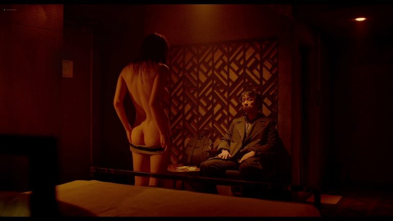 Alexandra Daddario nude butt, boobs and hot sex in L0st Girls and L0ve Hotels (2020) 1080p BluRay REMUX