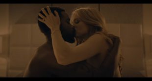 Heather Graham sex Amber Heard Odessa Young sexy The Stand 2020 s1e1 4 UHD 2160p 010