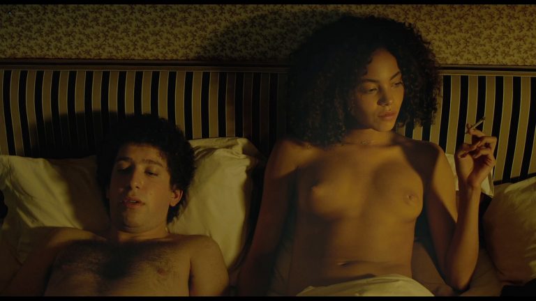 Marine Sainsily nude in La crème de la crème (FR-2014)