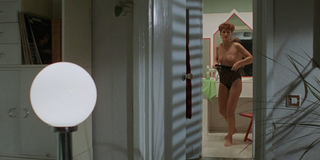 Katarzyna Figura nude butt Liza Machulska nude topless and butt Kingsize 1988 1080p BluRay 3