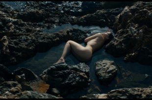 Laetitia Casta hot Noee Abita nude topless Alba Gaia Bellugi sex Une Ile 2019 s1e1 3 1080p 12