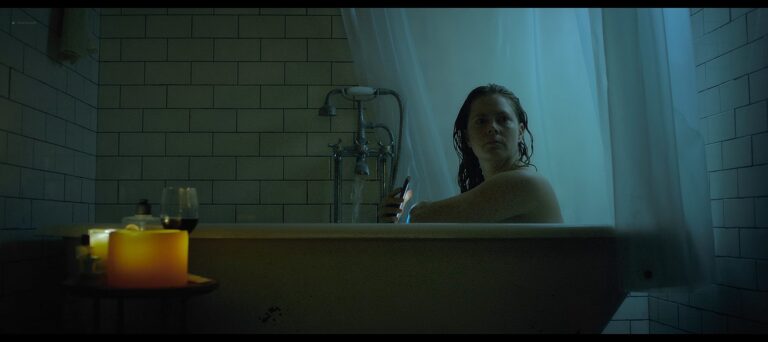Amy Adams sexy – The W0man in the Wind0w (2021) 1080p Web