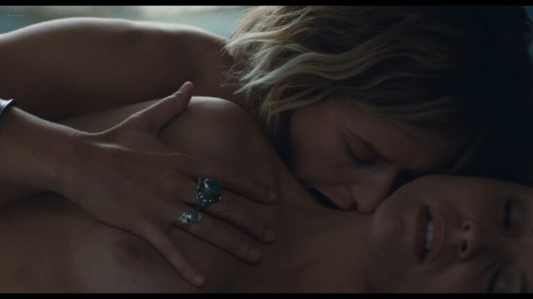 Cecile De France nude butt, bush Audrey Tautou hot Flore Bonaventura nude lesbian- Chinese Puzzle (2013) HD 1080p BluRay