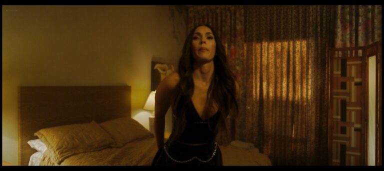 Megan Fox hot Caitlin Carmichael, Katalina Viteri sexy – Midnight in the Switchgrass (2021) 1080p BluRay