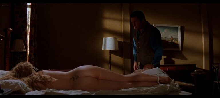 Sheryl Lee nude butt and hot – Vampires (1998) HD 1080p BluRay