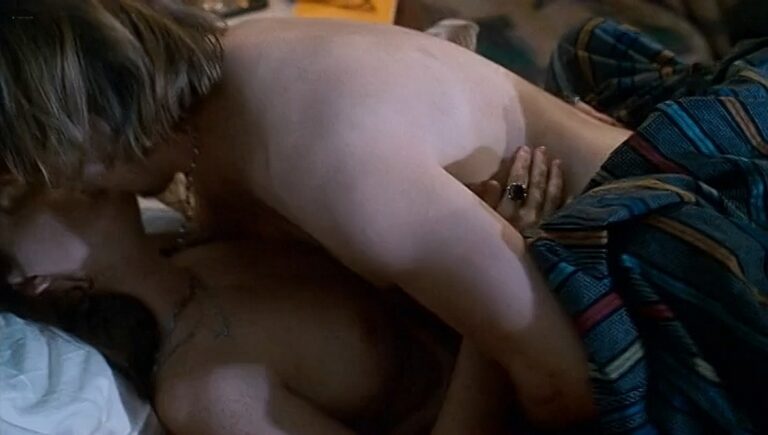 Taryn Manning nude topless in – Perfect age of rock n ‘roll (2009)