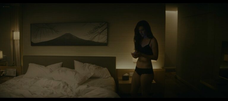 Mary Elizabeth Winstead hot lingerie – Kate (2021) 1080p Web