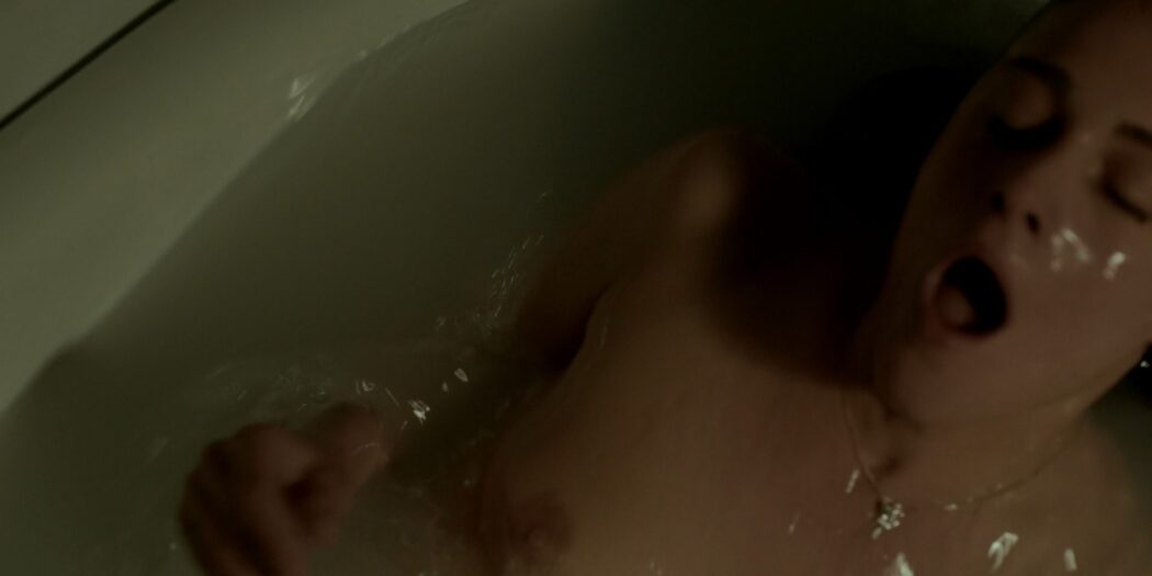Ariane Labed nude and hot sex Une place sur la Terre FR 2013 1080p Web 3