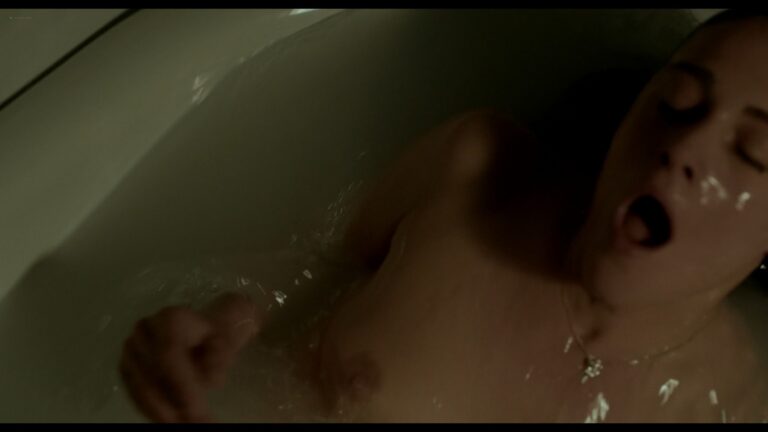 Ariane Labed nude and hot sex – Une place sur la Terre (FR-2013) 1080p Web