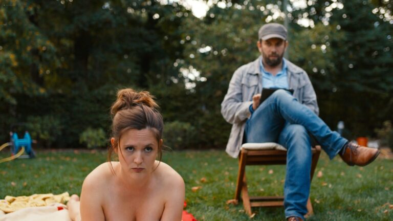 Emily Cox nude side-boob – Jerks (DE-2019) s3e9 1080p