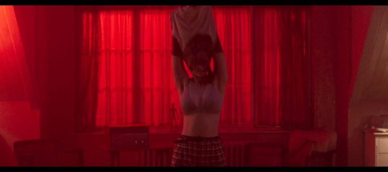 Thomasin McKenzie hot Anya Taylor-Joy sexy – Last Night in Soho (2021) 1080p Web