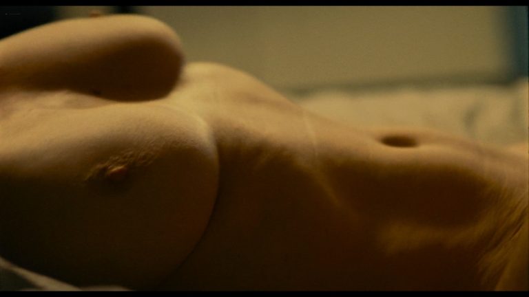 Emmanuelle Béart nude topless and sex – L’Etreinte (FR21) 1080p Web