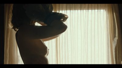 Emma Laird nude topless and wet in the tub - Mayor of Kingstown (2021) s1e9 UHD 2160p