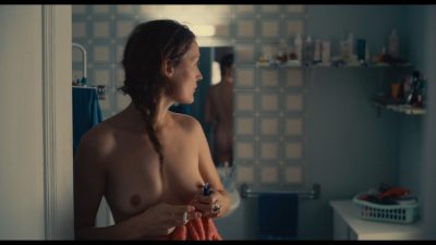 Vicky Krieps nude topless and butt - Serre moi fort (FR-2021) 1080p Web