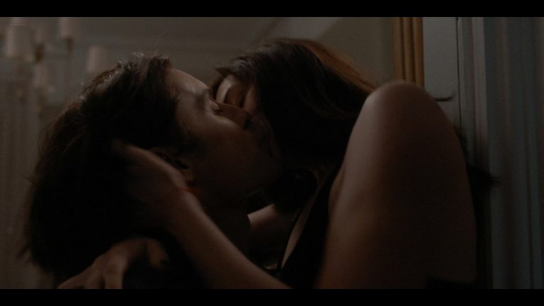 Anne Hathaway hot and sexy – WeCrashed (2020) s1e1-3 1080p