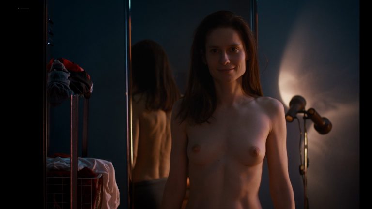 Lea Draeger nude topless Dagna Litzenberger-Vinet nude too – Das Mädchen und die Spinne (DE-2021) 1080p Web