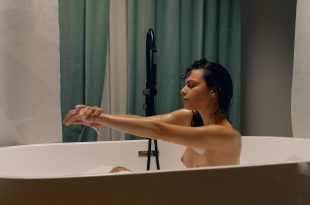 Raluca Aprodu nude lesbian sex with Ilinca Harnut Madalina Craiu Ruxx nude in tub 2022 s1e7 1080p Web 7
