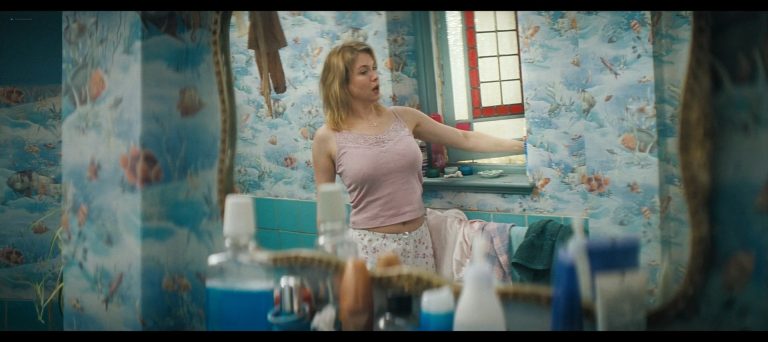 Renée Zellweger hot and sexy in Bridget Jones: The Edge of Reason (2004) 1080p BluRay