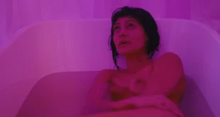 Tarryn Wyngaard nude in tub Pulse 2022 s1e6 1080p Web 05