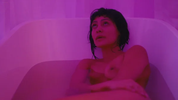 Tarryn Wyngaard nude in tub Pulse 2022 s1e6 1080p Web 05