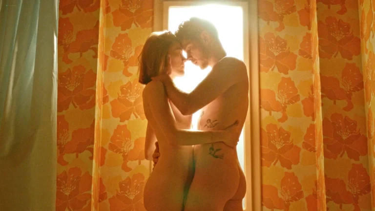 Stephanie Schneider nude in Suze (2019)