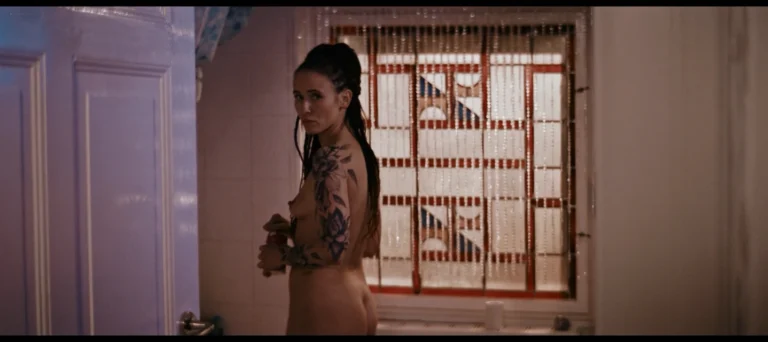 Peri Baumeister nude in 9 Tage wach (DE-2020)
