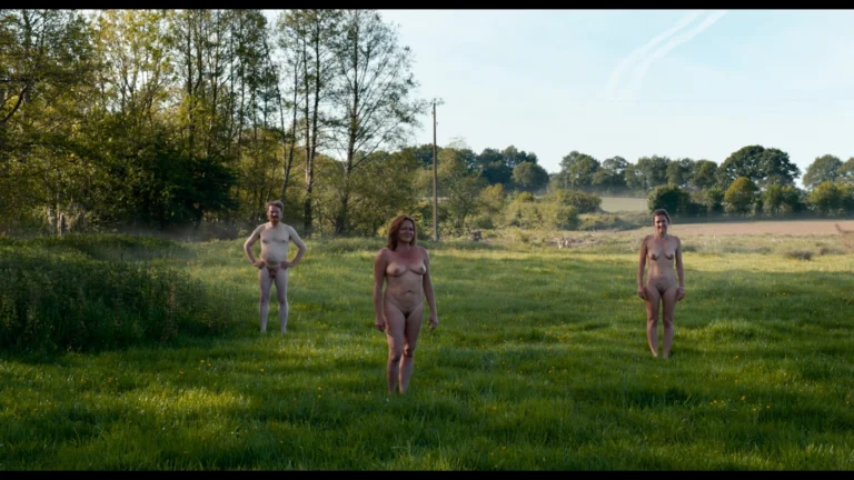 Daphne Dumons nude in Normandie nue (FR-2018)