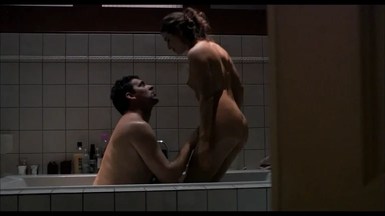 Thekla Reuten nude butt and topless in Ober (NL-2006) 1080p