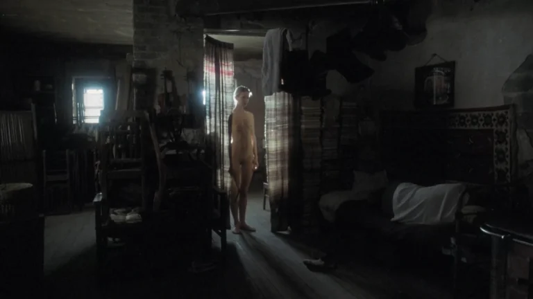 Katariina Unt nude in Somnambuul (ES-2003)