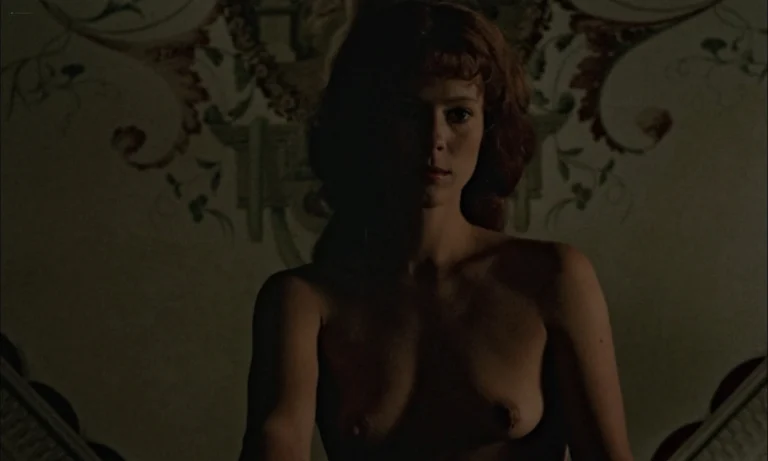 Mimsy Farmer nude in Allonsanfan (IT-1974)