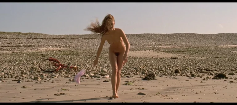 Vanessa Paradis nude in Élisa (FR-1995)