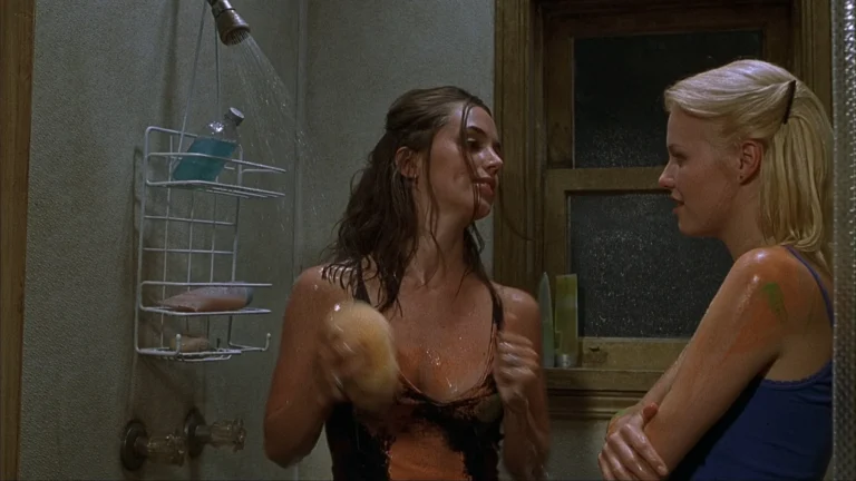 Eliza Dushku hot in Soul Survivors (2001)