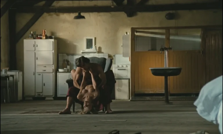 Nicole Garcia nude in Péril en la demeure (FR-1985)