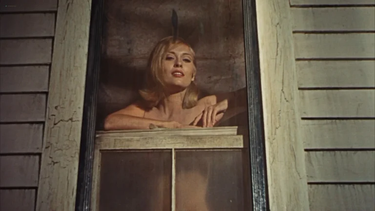 Faye Dunaway sexy in Bonnie and Clyde (1967)