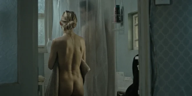 Kate Hudson nude butt in Good People 2014 1080p BluRay REMUX 11