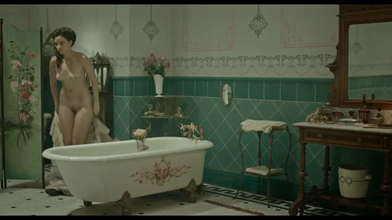 Paulette Hernández nude in La Habitación (MX-2016)