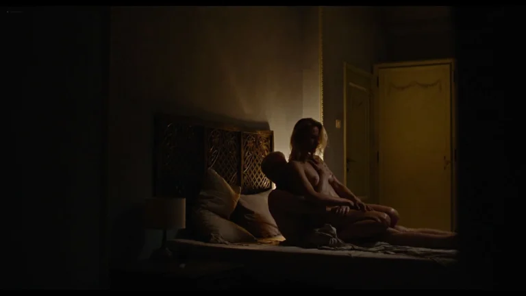 Agnieszka Żulewska nude seans in Cicha ziemia (PL-2021)