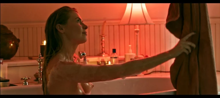 Karolina Chapko nude topless scenes in Blef doskonały (PL-2023)