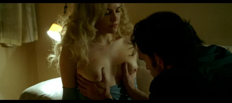 Riley Keough nude topless scenes in The House That Jack Built (2018)