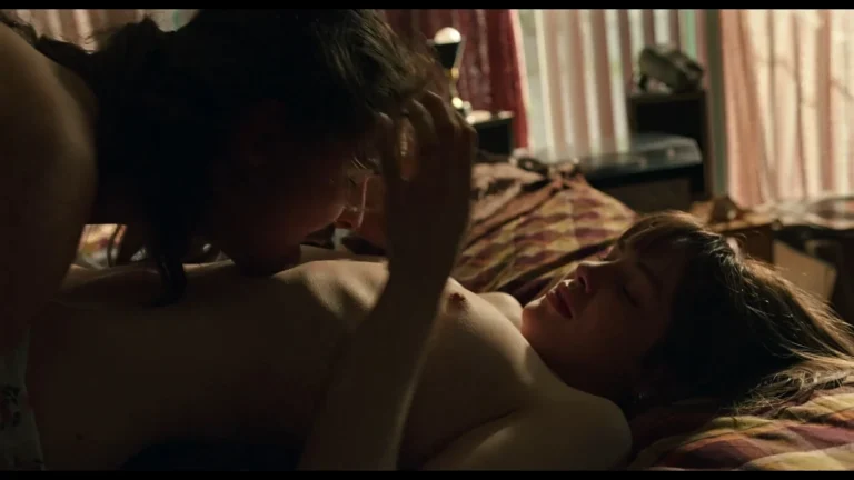 Kelly Depeault nude hot sex scenes in La Deesse des mouches a feu (CA-2020)