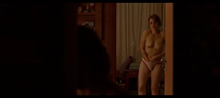 Noémie O’Farrell nude sex scenes in Fabuleuses (CA-2019)